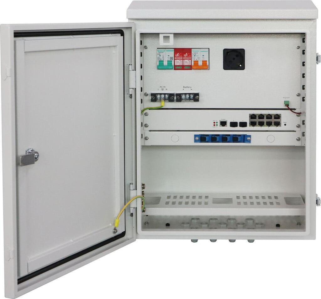 ernitec-switches-outdoor-switch-10-port-poe-ip66-170w image 1